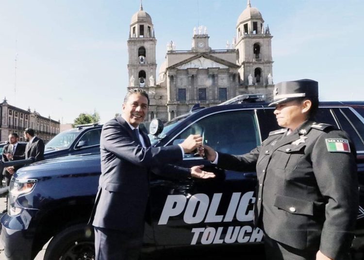 Policías de Toluca denuncian sobreprecio y deterioro en patrullas arrendadas