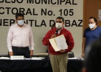 Tony Rodríguez recibe constancia de mayoría como alcalde de Tlalnepantla