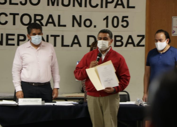 Tony Rodríguez recibe constancia de mayoría como alcalde de Tlalnepantla