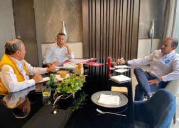 Oposición rechaza iniciativas de AMLO