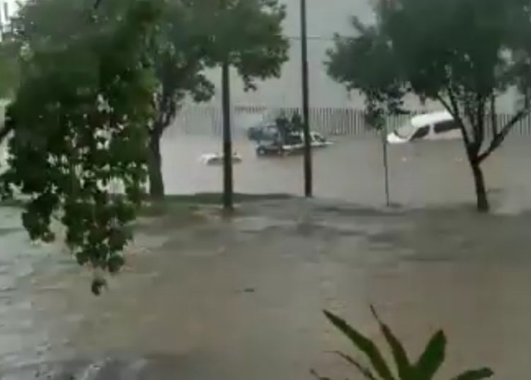 Edomex moviliza apoyo en municipios del Valle de México por inundaciones