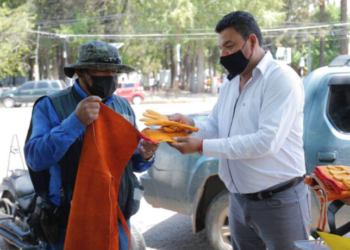 Apoya Salum a trabajadores municipales con equipo