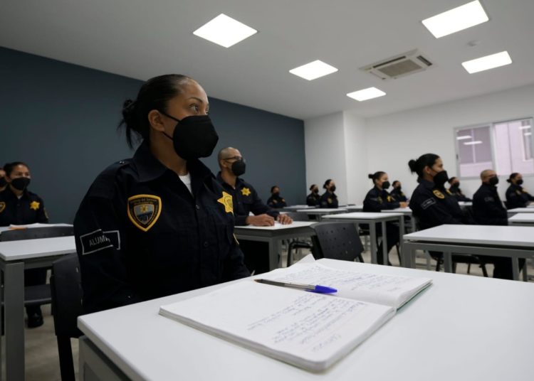 Dan bienvenida a aspirantes para policía en Querétaro