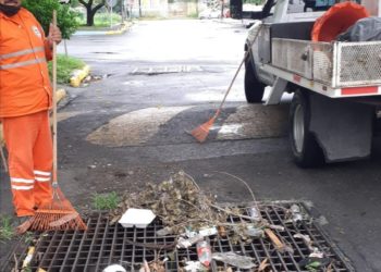 Recolectan más de 37 toneladas de basura de rejillas pluviales en Monterrey