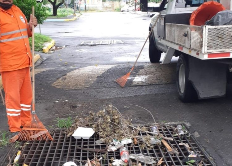 Recolectan más de 37 toneladas de basura de rejillas pluviales en Monterrey