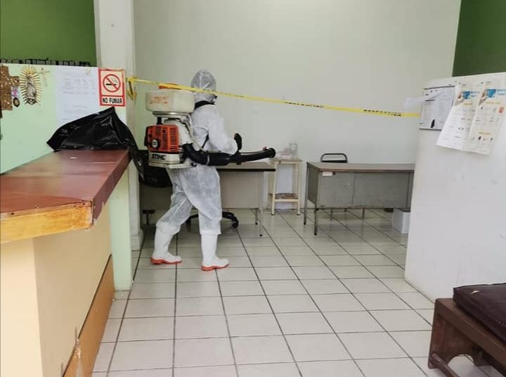 Continúan labores de sanitización en edificios y mercados de Campeche