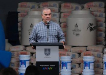 Suma Salum a 20 familias más beneficiadas con material subsidiado