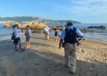 Despliega Policía Turística recorridos de concientización en playas de Acapulco