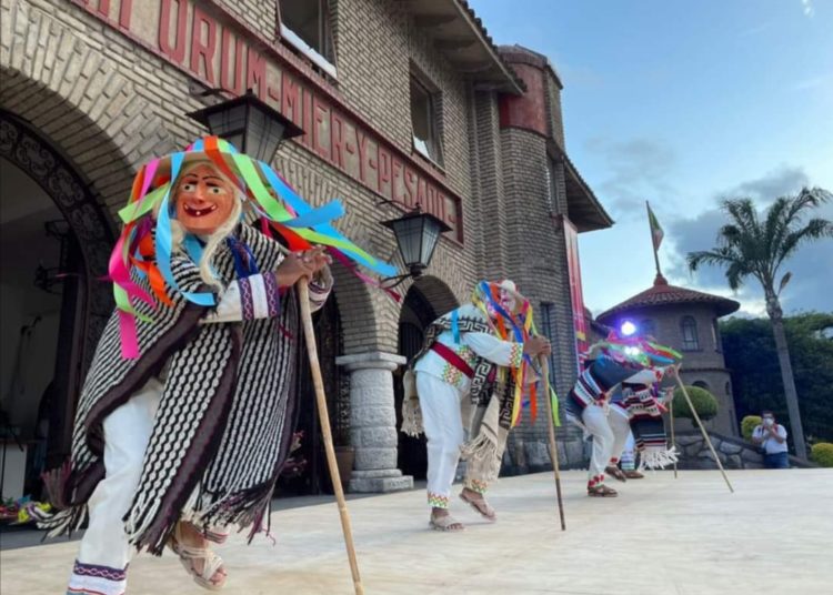 Continúan actividades del Festival Internacional de Folklore en Orizaba