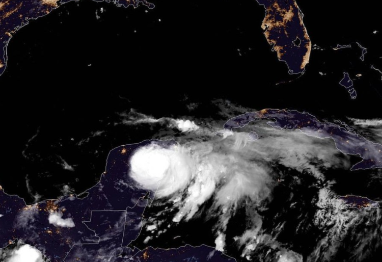 Huracán Grace toca tierra en el municipio de Tulum