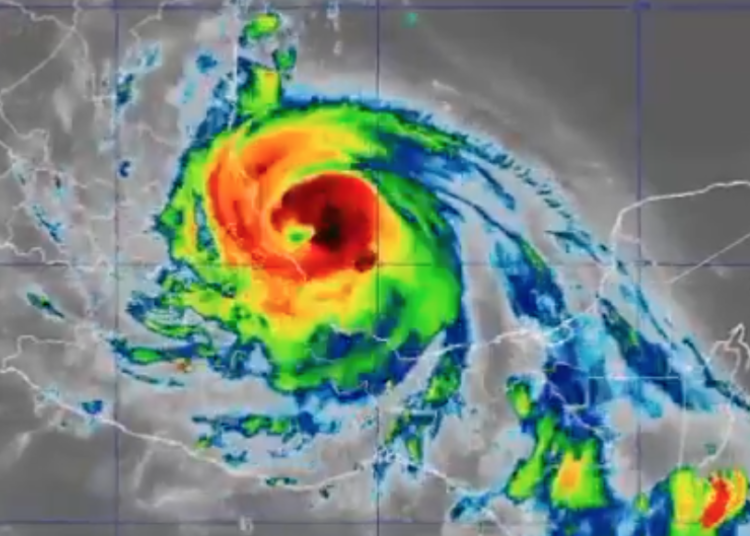 Huracán Grace toca tierra en el municipio de Tecolutla, Veracruz