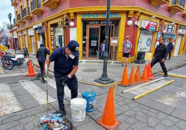 Rehabilitan pintura de pasos peatonales y señalamientos en Oaxaca