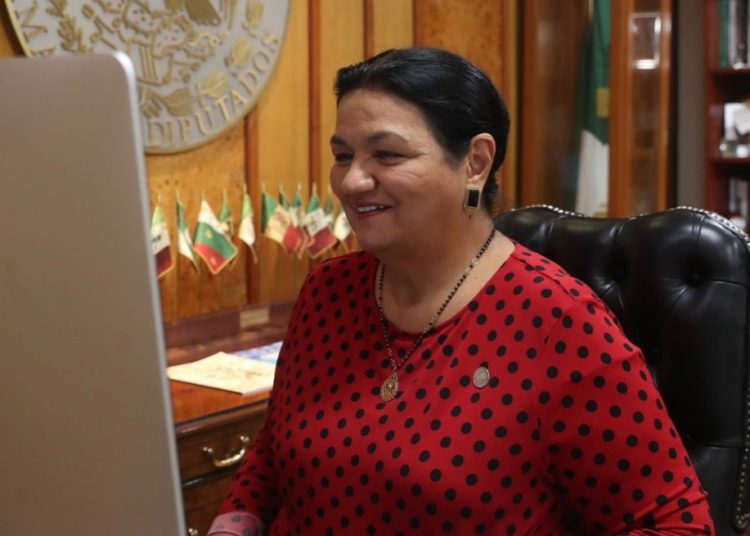 Llama Sauri Riancho a focalizar esfuerzos para cumplir con la paridad de género