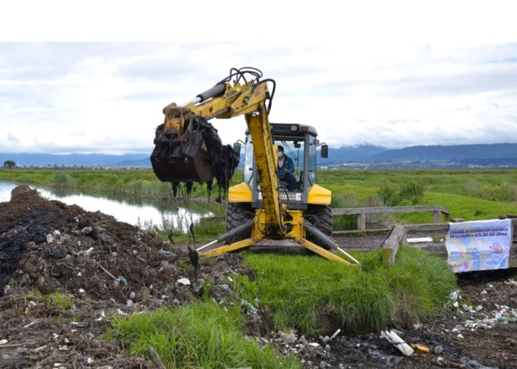 Colabora Edoméx en jornada de desazolve del Río Lerma