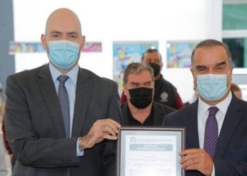 Recibe Salum distintivo en seguridad sanitaria