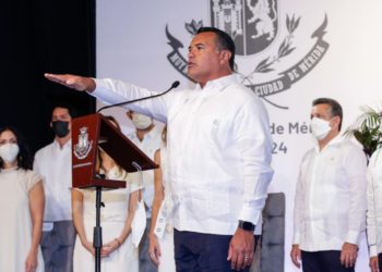 Renán Barrera rindió protesta como alcalde de Mérida
