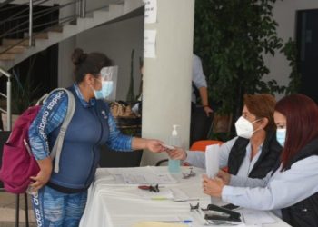 Entrega Municipio becas a niños retirados del trabajo en calle