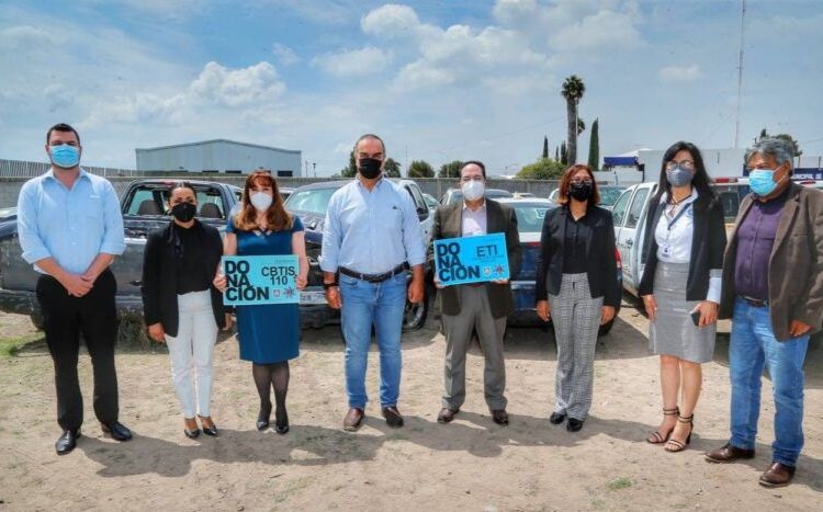 Da Salum en donación 36 vehículos obsoletos a escuelas