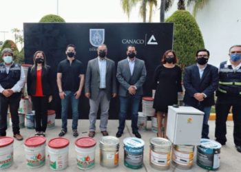 Recibe Salum donativo de la Canaco