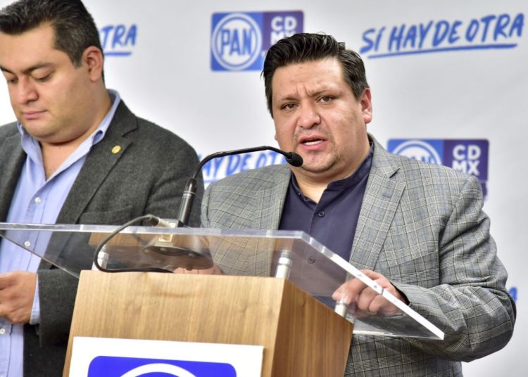 Propone PAN amparo para garantizar vacunación covid para menores