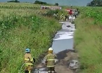 Atienden fuga en ducto de Pemex en Tlajomulco