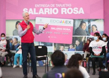 Entrega Del Mazo Salario rosa a mujeres embarazadas y jefas de familia con hijos que cuentan con discapacidad