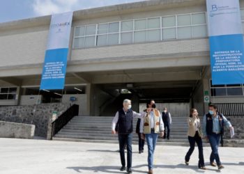 Entregan Alfredo Del Mazo y Fundación Alberto Baillères reconstrucción de Preparatoria 94 en Ecatepec