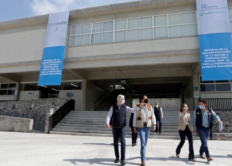 Entregan Alfredo Del Mazo y Fundación Alberto Baillères reconstrucción de Preparatoria 94 en Ecatepec