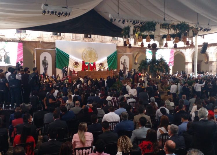 Rinde Alfredo Ramírez protesta como gobernador de Michoacán