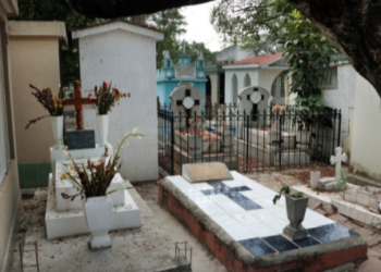 Panteones en Tuxtla Gutiérrez se alistan para Día de Muertos