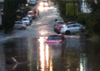 LLuvias dejan inundaciones y autos varados en Tlalpan