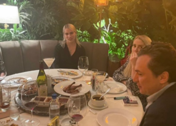 Exhiben a Emilio Lozoya dándose la buena vida en restaurante de lujo