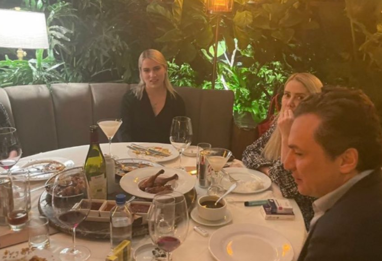 Exhiben a Emilio Lozoya dándose la buena vida en restaurante de lujo