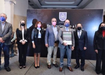 Reconoce municipios a maestros con Excelencia Magisterial