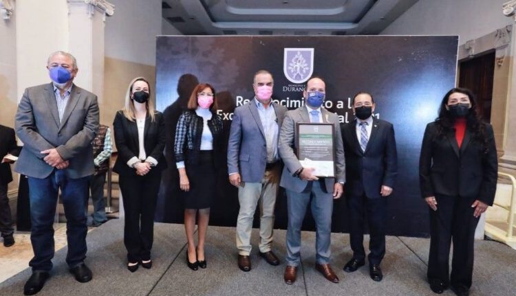 Reconoce municipios a maestros con Excelencia Magisterial