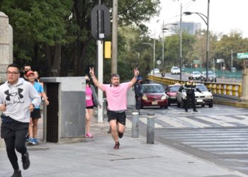 Corre Mauricio Tabe contra el Cáncer de mama