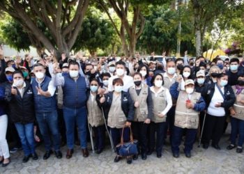 Arranca programa de mantenimiento en camellones y parques de Puebla