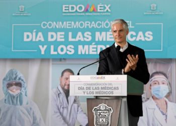 Rinde Alfredo Del Mazo homenaje a personal del sector salud y médicos que perdieron la vida durante la pandemia