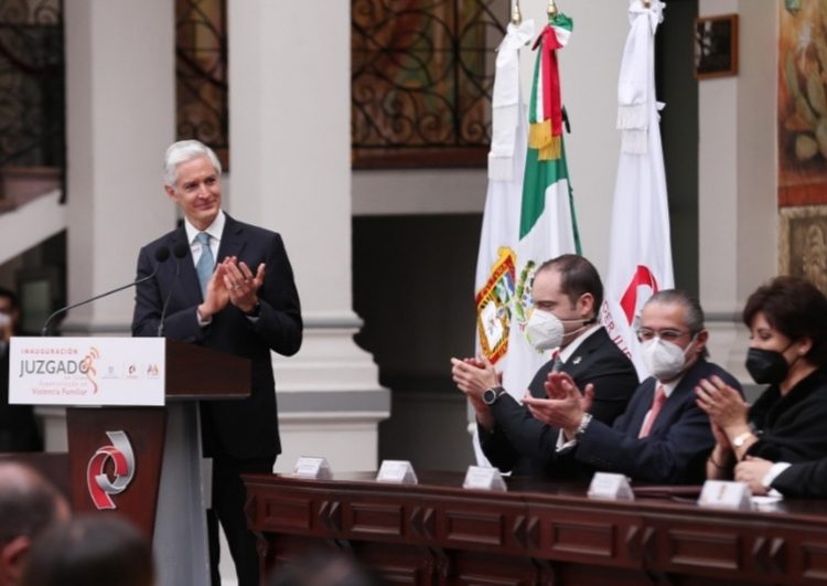 Inaugura Alfredo Del Mazo juzgado en línea