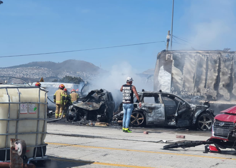 Trailer sin frenos provoca 14 muertos en la México-Puebla