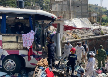 Asciende a 21 el número de personas fallecidas en accidente de autobús en Joquicingo