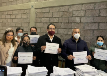 Ecatepec entrega más de 30 mil firmas a favor de la ratificación de mandato de AMLO