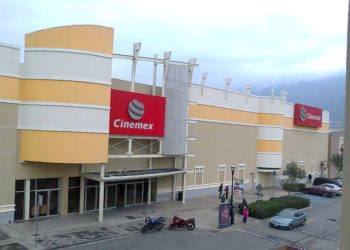 Alcaldía de Torreón inspecciona la instalación del Mercadito Navideño