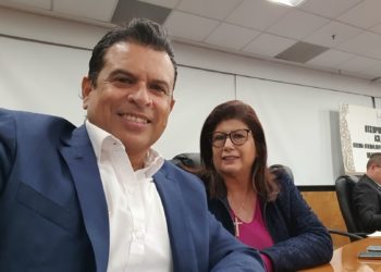 Pasea alcalde morenista en camioneta de empresario señalado por huachicoleo