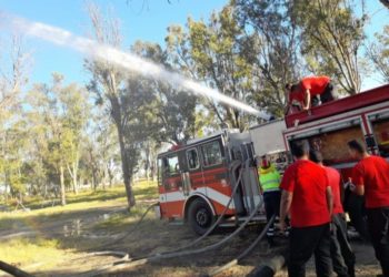 Capacitan bomberos de Perú a Protección Civil Municipal