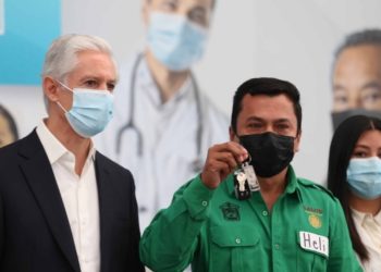 Entrega Alfredo Del Mazo nuevas unidades médicas móviles para atender a más de 170 mil mexiquenses en comunidades marginadas