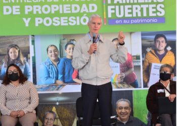 Entrega Alfredo Del mazo mil títulos de propiedad y la modernización de los parques Huexoculco y Calle Norte 10 a familias de la región de Los Volcanes