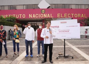 Morena regresa la mitad de su presupuesto 2021 para adquirir vacunas contra el Covid-19 