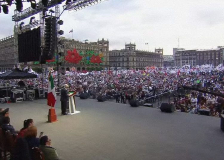“Estamos de pie”, afirma AMLO en mensaje por 3 años de gobierno