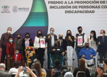Municipio de Saltillo reconoce a promotores de la inclusión y entrega aparatos funcionales